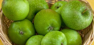 'Granny Smith' alma (<i>Malus domestica</i> ''Granny Smith'')